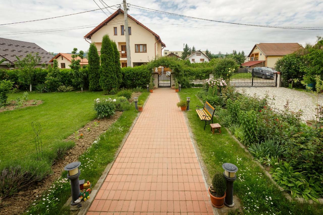 Casa Florilor Hotel Curtea de Argeş Eksteriør billede