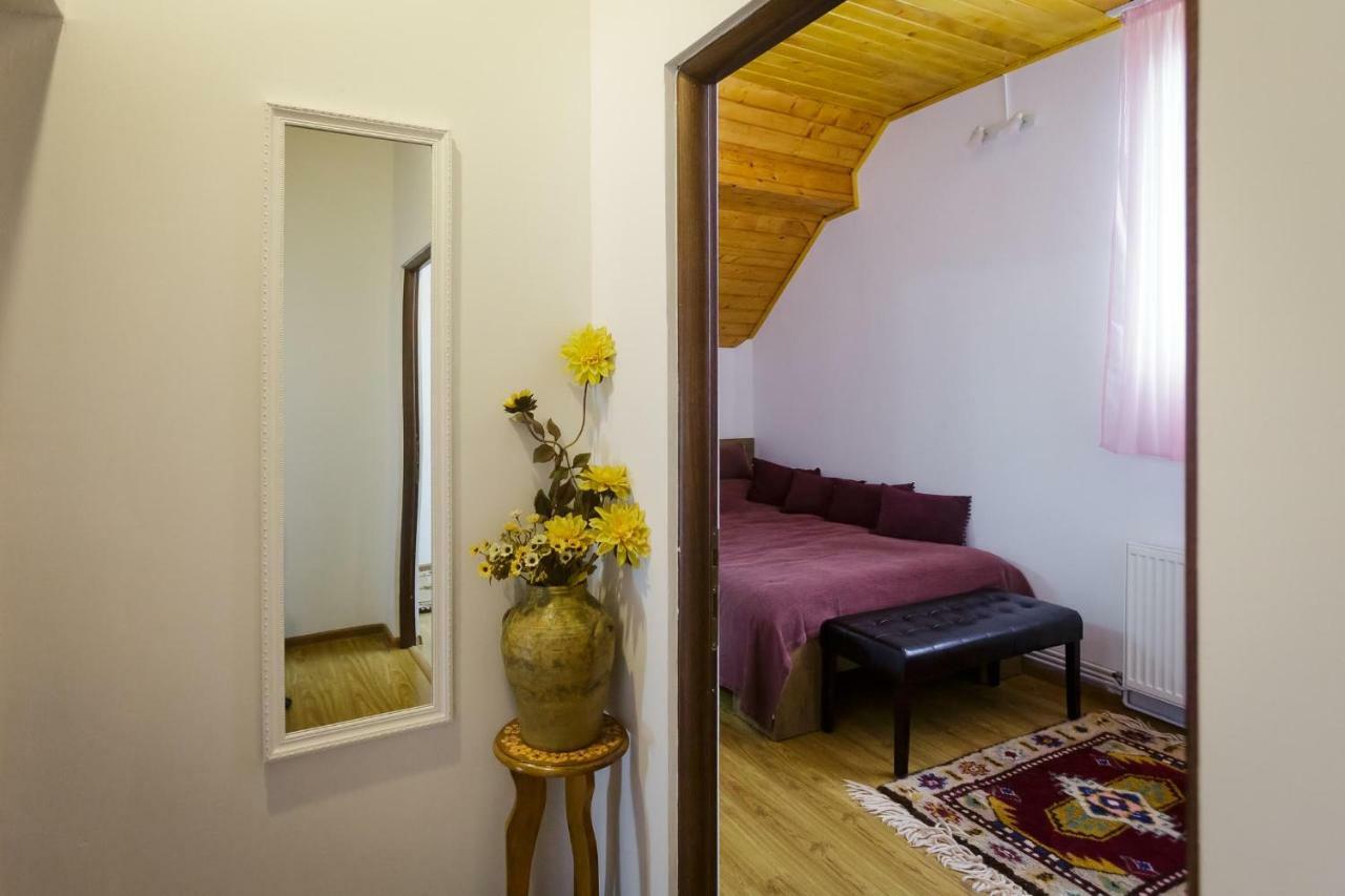 Casa Florilor Hotel Curtea de Argeş Eksteriør billede